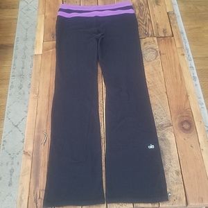 Alo Yoga Black and Purple Legging ♡ Medium